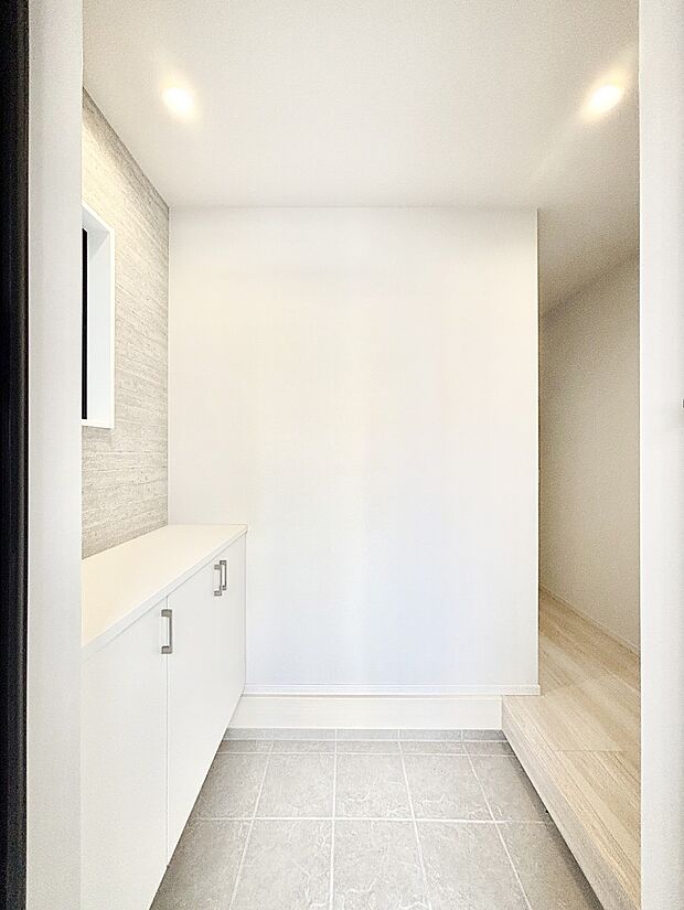 家族の帰宅やお客様をあたたかく迎える玄関  