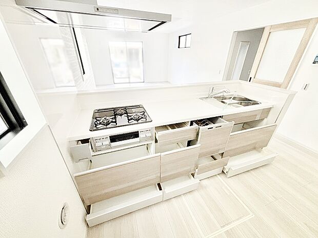 使いやすさを優先したスライド式収納タイプ！