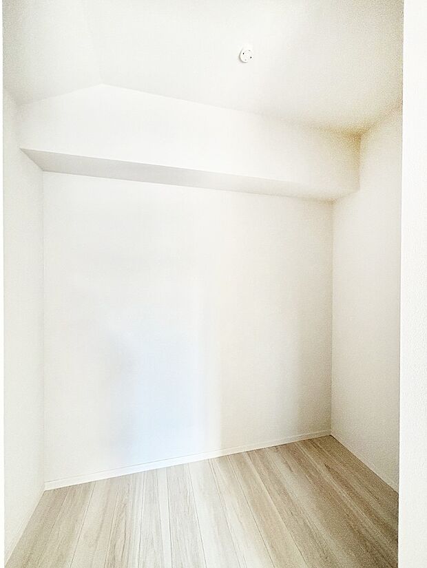 ウォークインクローゼットの活用で生活空間スッキリ