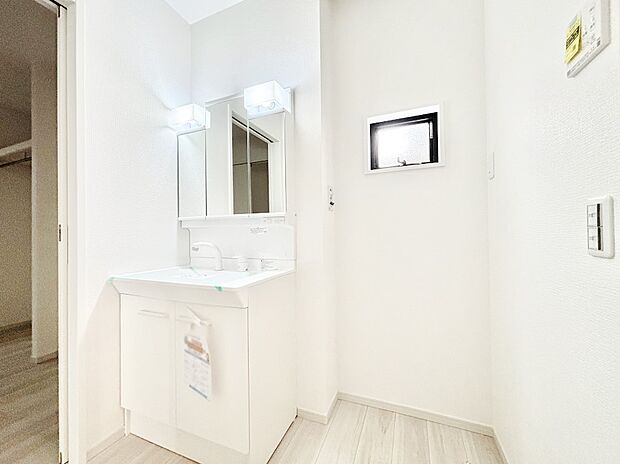 ゆとりの洗面スペースで朝の身支度もラクラク