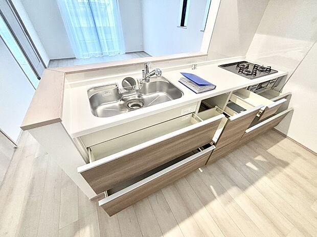 使いやすさを優先したスライド式収納タイプ!