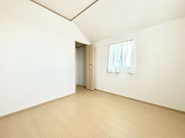 子供部屋にもおすすめな収納スペースたっぷりの居室