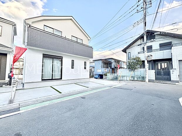 前面道路はきちんと整備されています