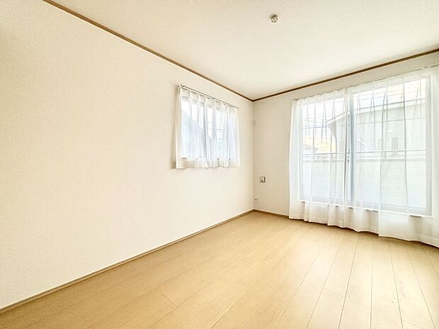 明るいバルコニーサイドに洋室を設置。目覚めの良い寝室に。