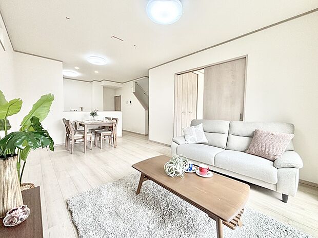 家族団らんの時間も増えそうなくつろぎのリビングダイニング。   