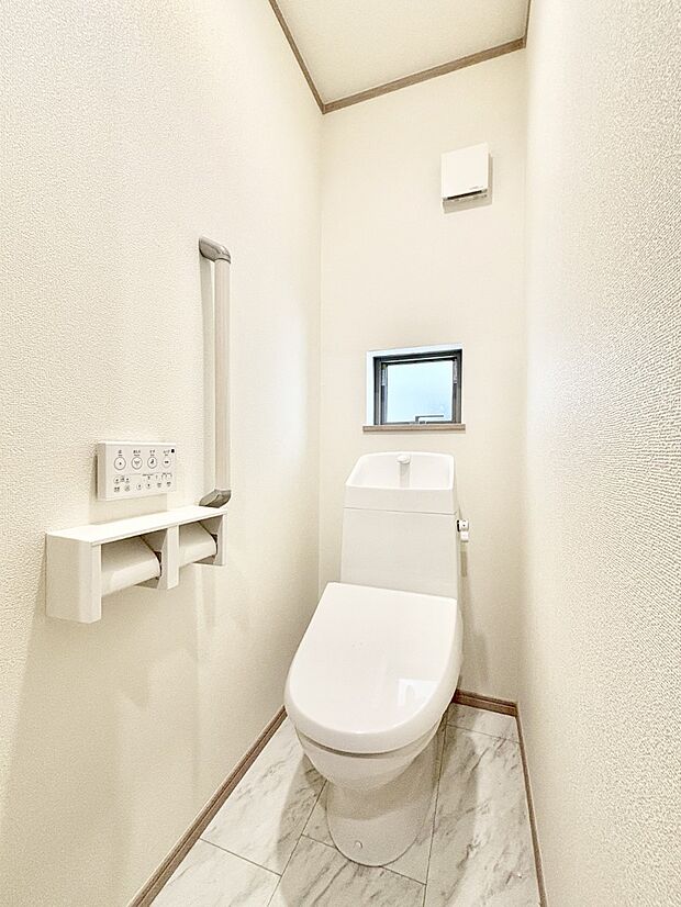 トイレは安心の2箇所！朝のバタバタも一安心です。 