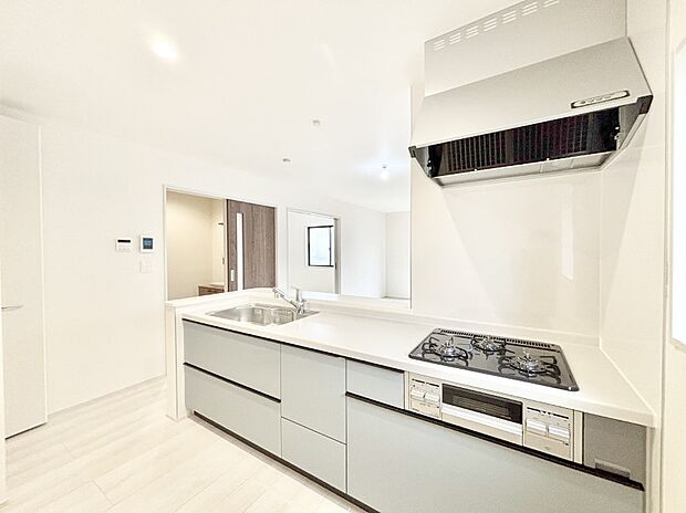 ゆとりあるキッチンではご家族と楽しくお料理ができます。