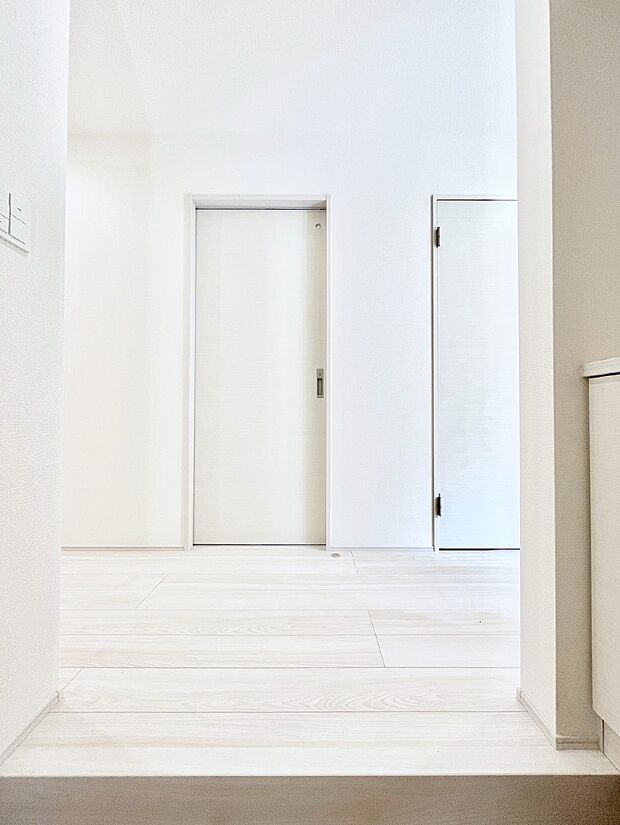 明るい玄関はお客様をお出迎えするのにぴったりです！ 