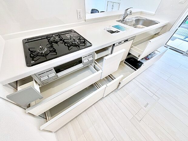 使いやすさを優先したスライド式収納タイプ！