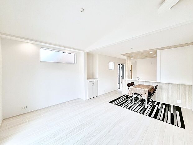 家族の笑顔が自然と生まれてくる、そんな雰囲気のダイニングに仕上がっています 