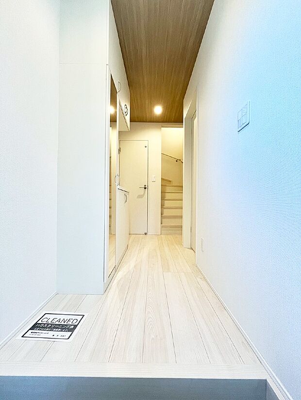 家族の帰宅やお客様をあたたかく迎える玄関  