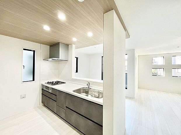 料理をしながらでもご家族との会話を楽しめる対面キッチン