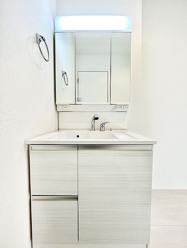 収納力と機能性に優れた洗面化粧台