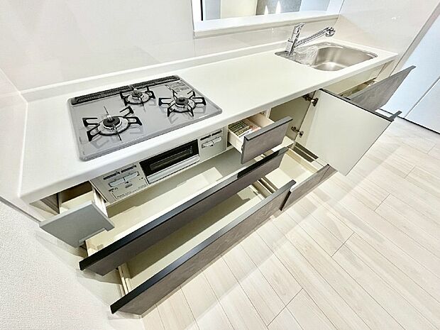 使いやすさを優先したスライド式収納タイプ！