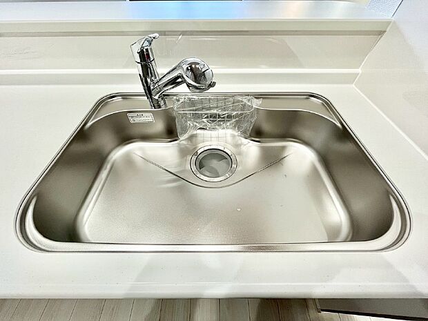 広々としたシンクでお料理やお皿洗いもラクラク快適に！