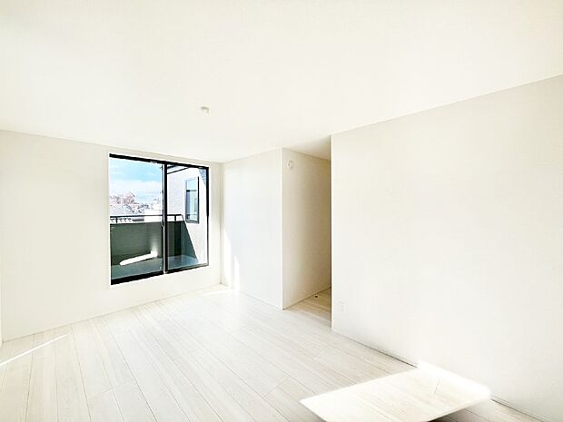 ウォークインクローゼットがあるお部屋！季節ごとの入れ替えも不要で便利です。 