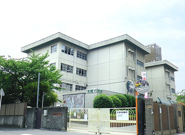 画像19:寝屋川市立友呂岐中学校（1211m）