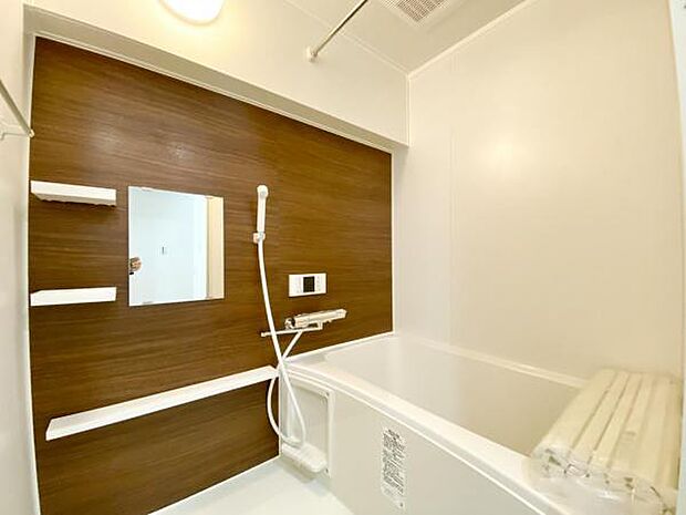 -バスルーム- 快適に入浴可能なバスルームは浴室暖房乾燥機付きです。