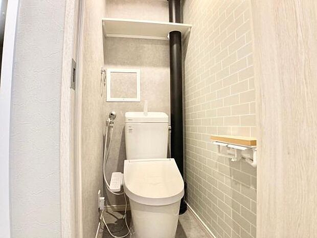 ≪トイレ≫ 温水洗浄機能付き便座のトイレになります。