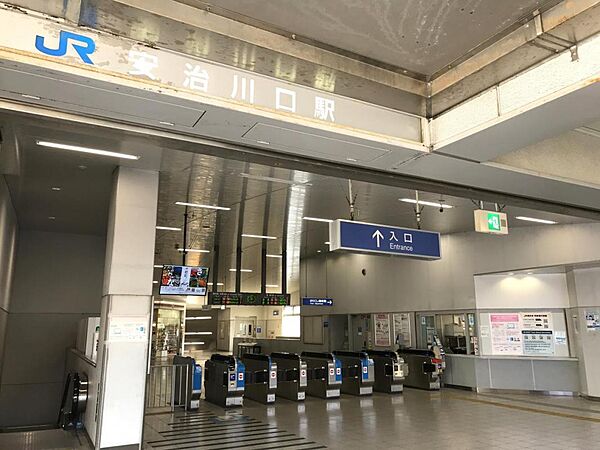 現地より徒歩約14分、最寄りのJR桜島線安治川口駅
