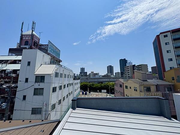 ～眺望～ 近隣に高い建物もない為、開放的な眺望となっております。