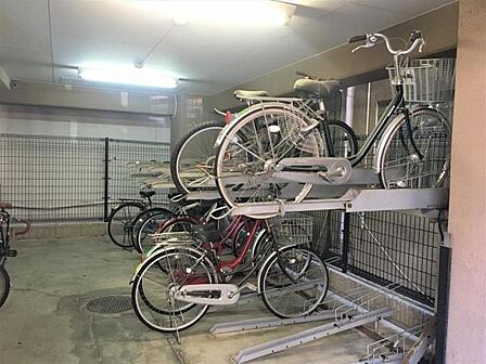 屋根付きの駐輪場です
