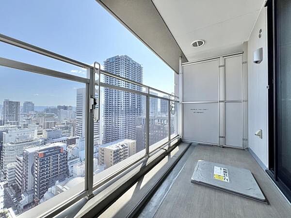 東向きの開放的なバルコニーです。