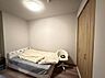室内：5帖の洋室です。