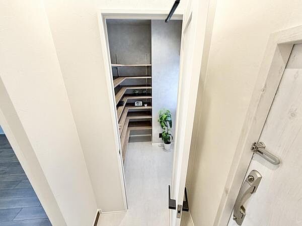 大容量のシューズインクロークで玄関すっきり