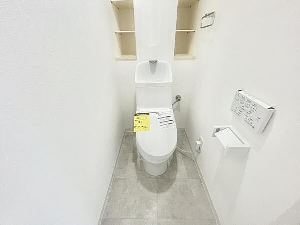 トイレには快適な温水洗浄便座付き
