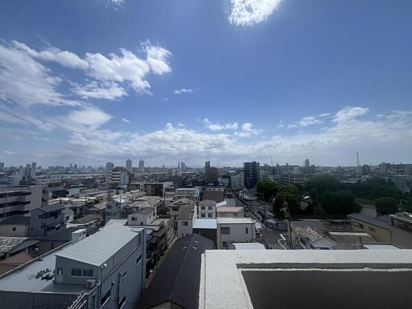 8階部分、南向きバルコニーで陽当たり良好