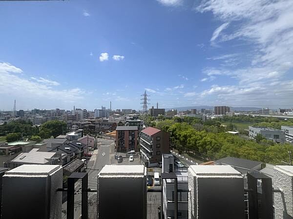 西側からも陽射しを遮る建物は有りません