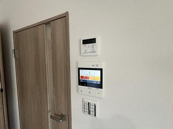 ～その他設備～ インターフォン＆給湯器のリモコンです。
