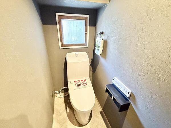 窓付きで換気性能の高いトイレです。