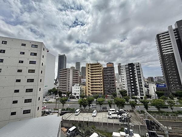 南東向きで陽当たり良好なバルコニー