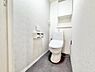 トイレ：温水洗浄便座付きのトイレです。