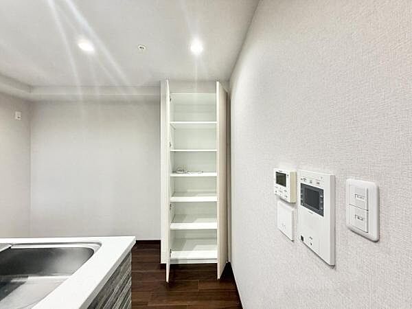 収納が豊富で生活スペースをしっかりと確保できます。