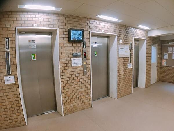 ～エントランスホール～ 数基有り待ち時間少なく過ごせます。