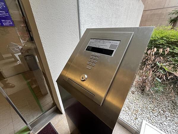 ～防犯設備～ オートロックで女性の方も安心です。