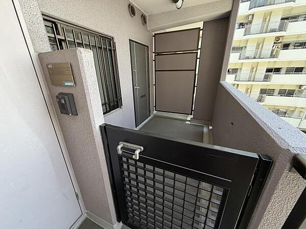 ＼専用ポーチ／ 角部屋につき専用ポーチが完備されております。