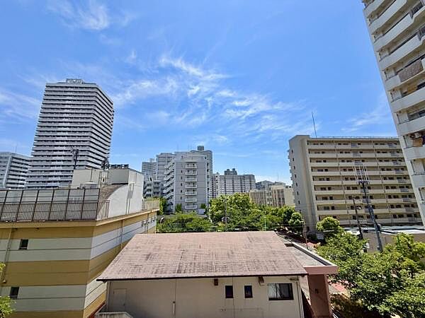＼眺望／ 4階部分ですが、前面に高い建物が無いため開放的となっております。