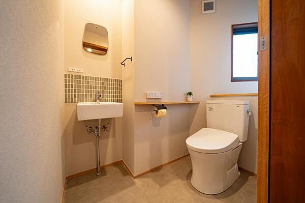 広々としたトイレ空間です。