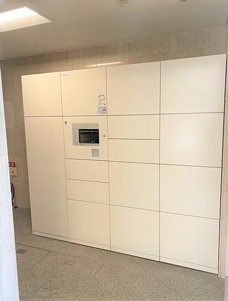 いつでも荷物を受け取れる宅配ボックスを完備。
