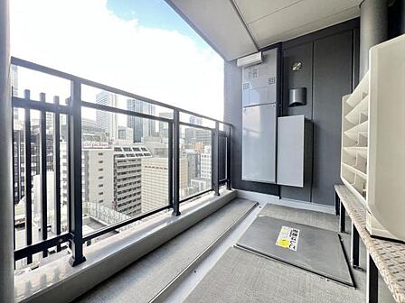 リビングと隣接しており、明るい採光を取り込む設計です。