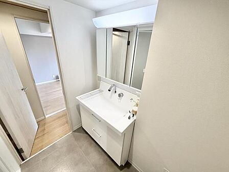 新調された洗面化粧台で気持ちよく新生活を。
