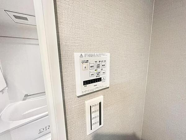浴室には雨天時の洗濯物乾燥やカビの発生を抑える機能付きの「浴室暖房乾燥機」付
