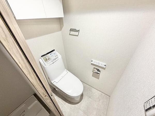 温水洗浄便座付きのトイレです。