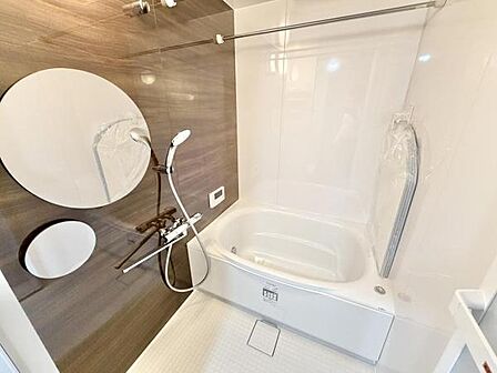 木目基調のオシャレな浴室です。