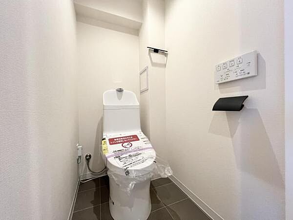 トイレには快適な温水洗浄便座付き