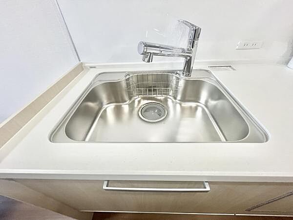 浄水器内蔵型ハンドシャワー水栓を採用しています。ワンタッチ式で浄水機能に切り替えができます
